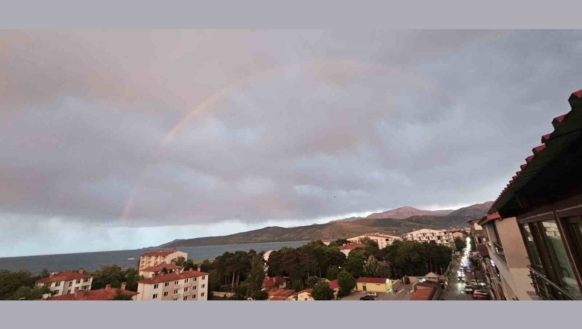 Van Gölü üzerinde gökkuşağı, Nemrut Kalderası'nda kızıl gökyüzü