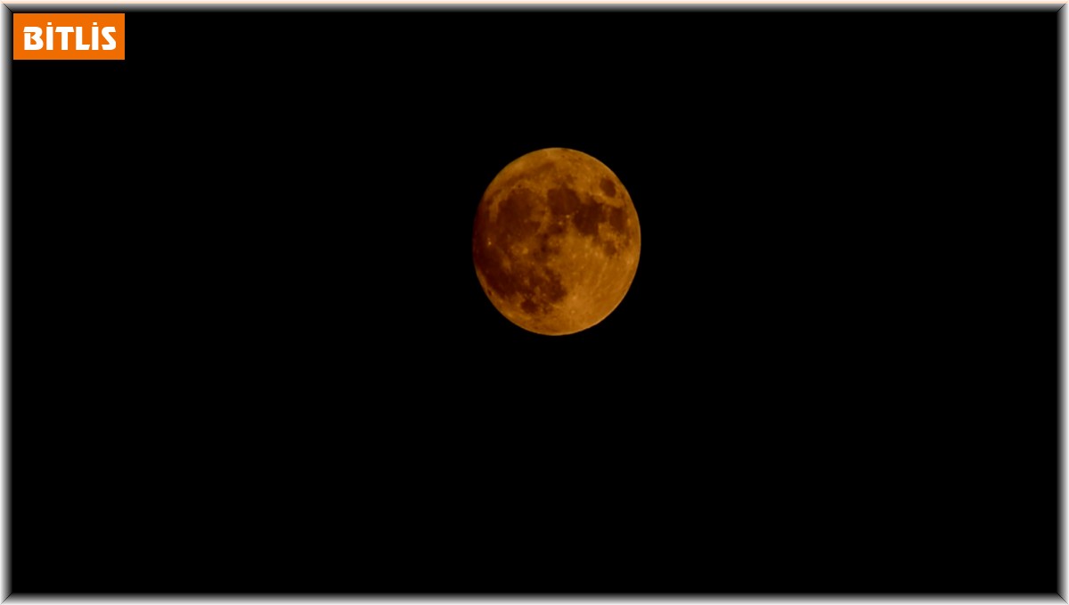 Van Gölü üzerinden doğan "Süper Mavi Ay" görsel şölen oluşturdu