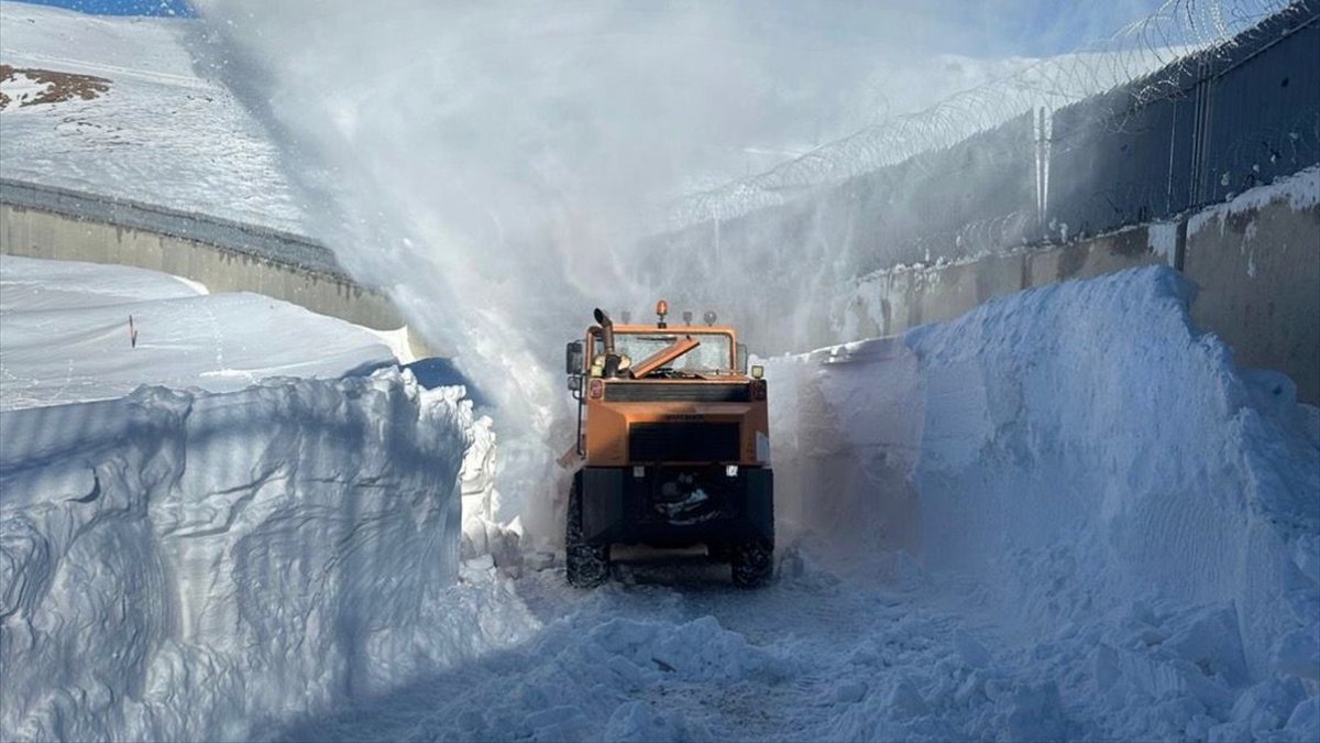 Van, Hakkari, Bitlis ve Muş'ta 111 yerleşim yerine ulaşım sağlanamıyor