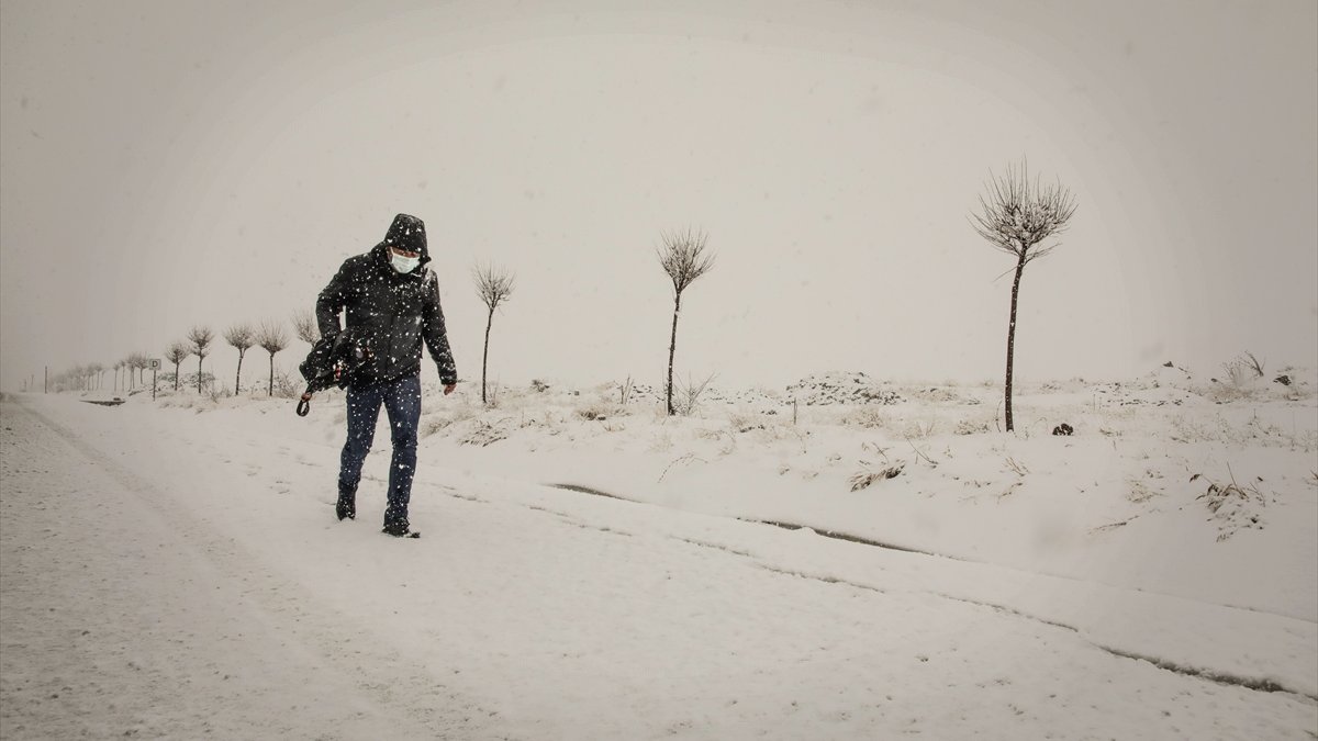Van, Hakkari, Bitlis ve Muş'ta 169 yerleşim birimine ulaşım sağlanamıyor