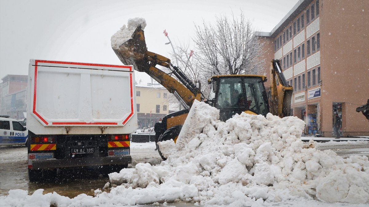 Van, Hakkari, Bitlis ve Muş'ta 648 yerleşim birimine ulaşım sağlanamıyor