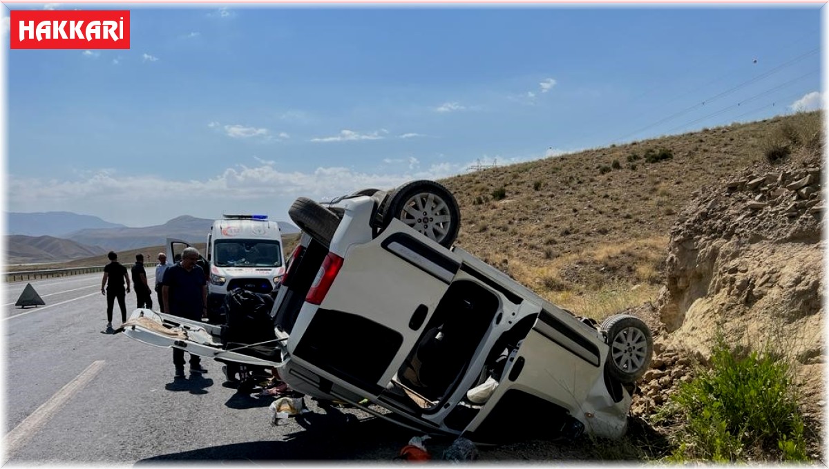 Van-Hakkari yolunda trafik kazası: 5 yaralı