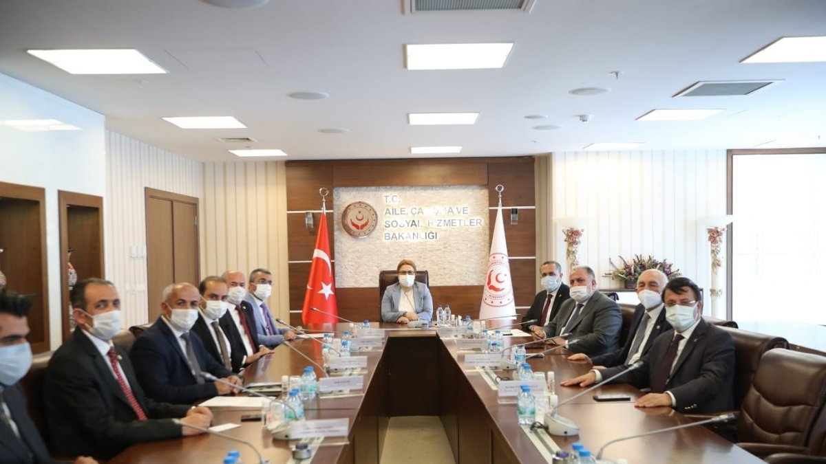 Van heyeti bakanlıklar arası mekik dokuyor