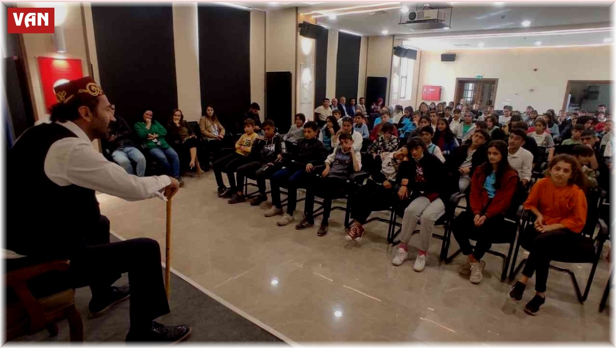 Van İl Halk Kütüphanesinden öğrencilere meddah gösterisi