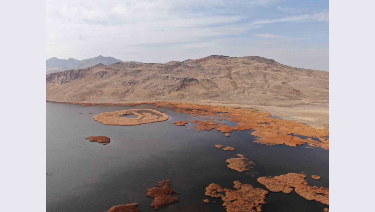 Van'ın 2 bin 800 yıllık mühendislik harikası kuruyor: Keşiş Gölü'nde su seviyesi endişe veriyor