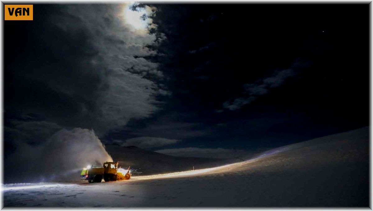 Van'ın kar kaplanları gece mesaisinde