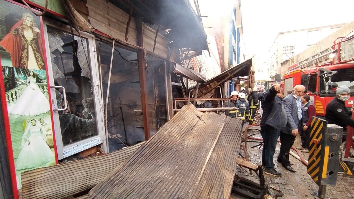 Van'ın Özalp ilçesinde pasajda çıkan yangın kontrol altına alındı