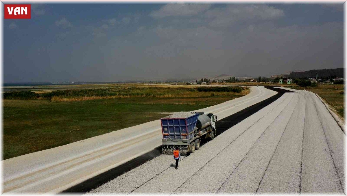 Van'ın sahil yolu asfaltlanıyor
