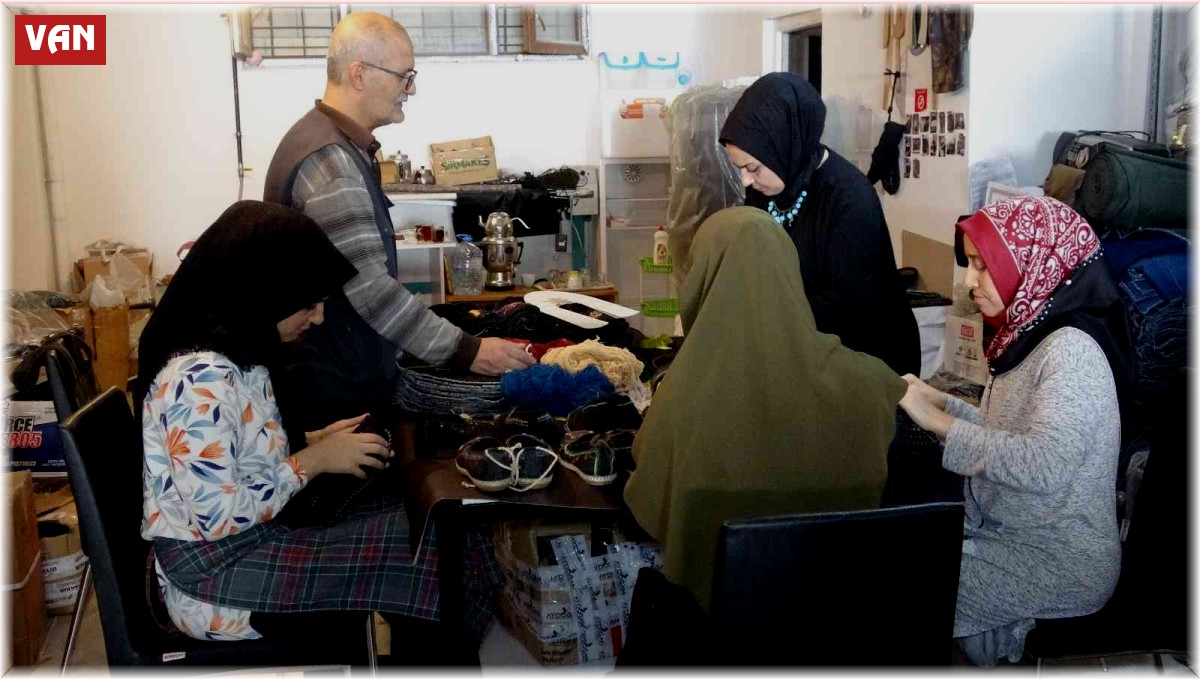 Van'ın yöresel ayakkabısı, kadın eliyle gelecek nesillere aktarılıyor