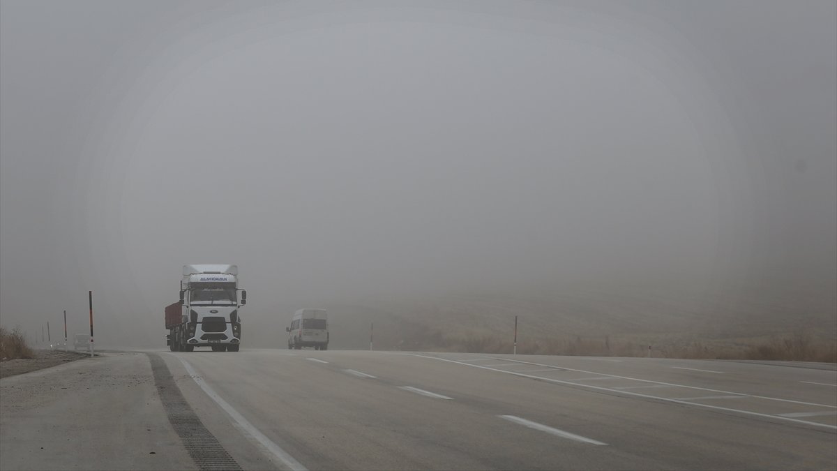 Van'ın yüksek kesimlerinde kar ve sis etkili oldu