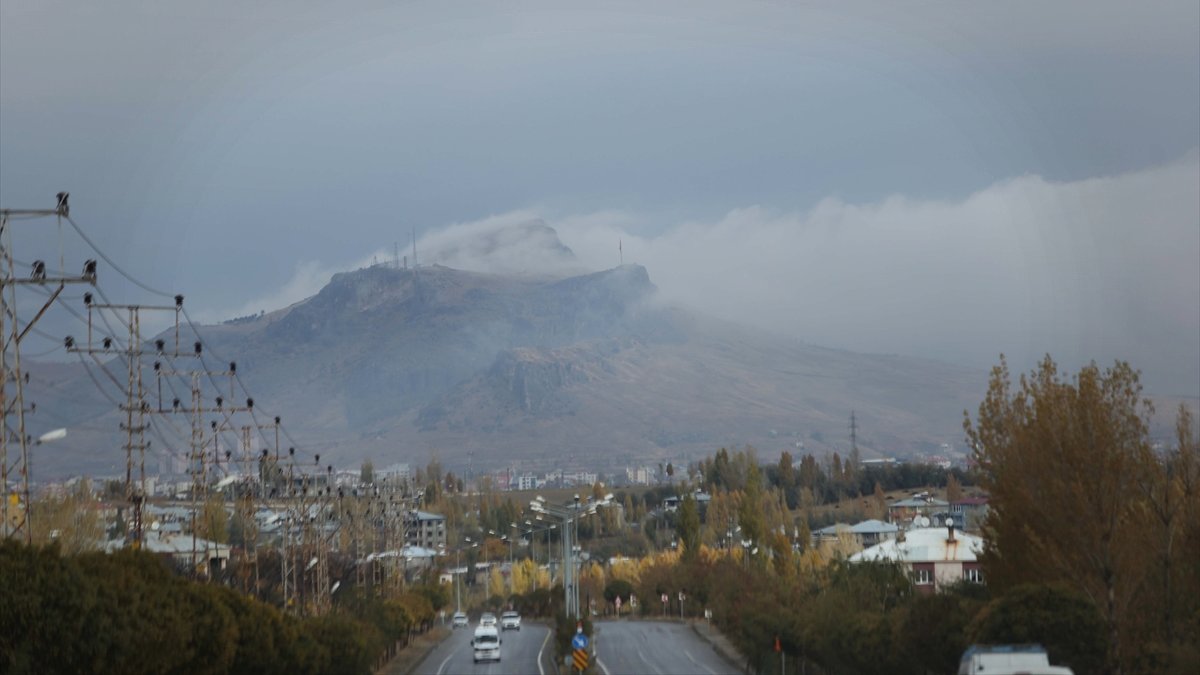 Van'ın yüksek kesimlerinde kar ve sis etkili oldu