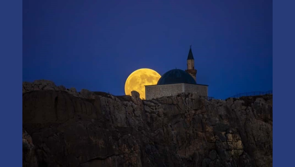 Van Kalesi, "Kunduz Süper Ay" ile görsel şölen oluşturdu