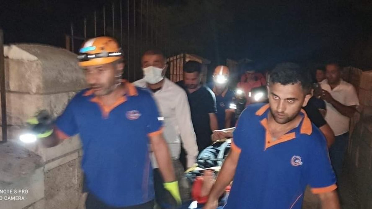 Van Kalesi'nde gezerken ayağını kıran vatandaş için seferberlik