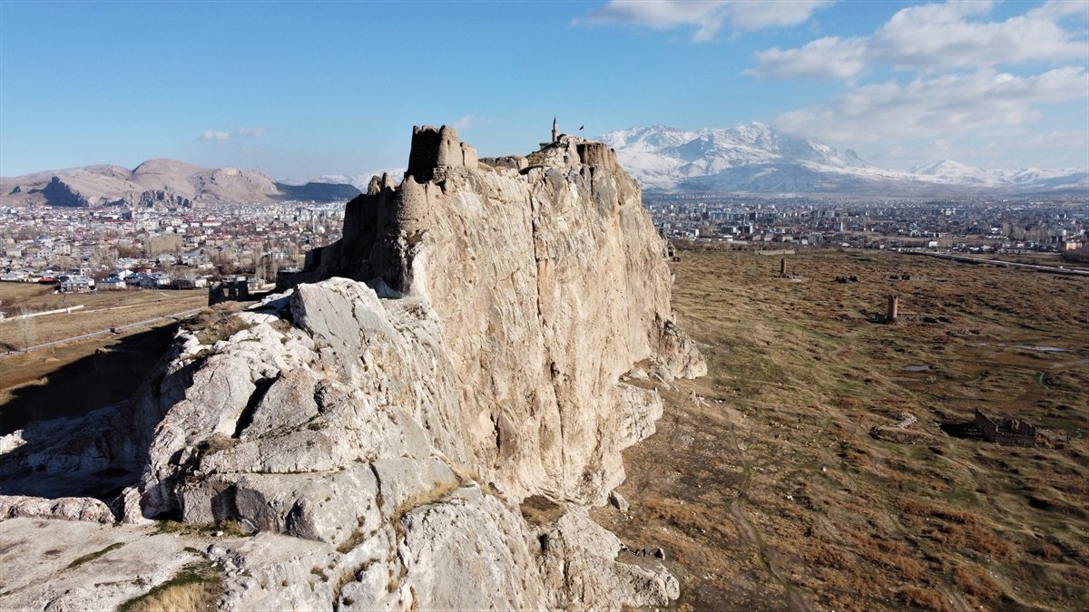 Van Kalesi ve çevresi "doğal sit-nitelikli doğal koruma alanı" olarak tescillendi