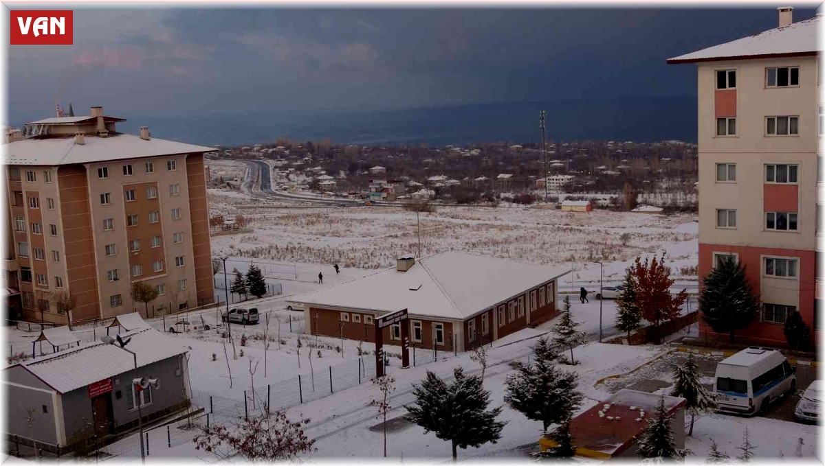 Van kar yağışıyla beyaza büründü