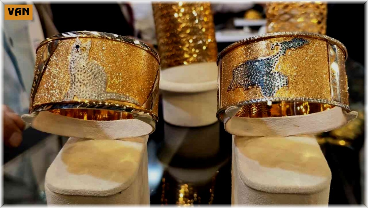 Van Kedisi ve Van Gölü altın bileziklere işlendi