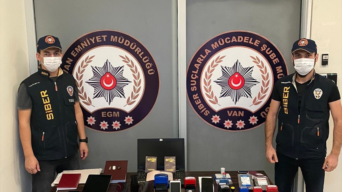 Van merkezli 2 ilde "siber dolandırıcılık" operasyonu: 4 gözaltı