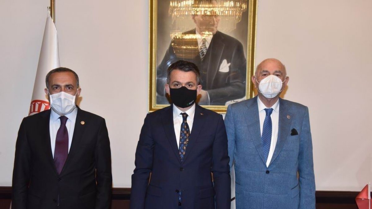 Van milletvekilleri Tarım ve Orman Bakanı Pakdemirli ile görüştü