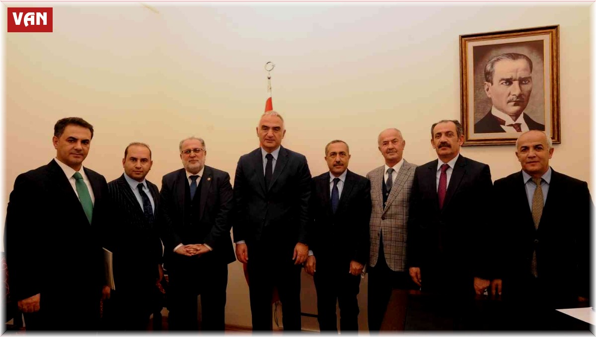 Van milletvekilleri turistik Van Gölü Ekspresi için Bakan Ersoy'la görüştü