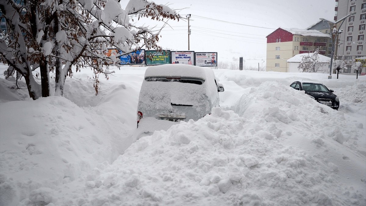 Van, Muş, Bitlis, Hakkari'de 1311 yerleşim birimine ulaşım sağlanamıyor