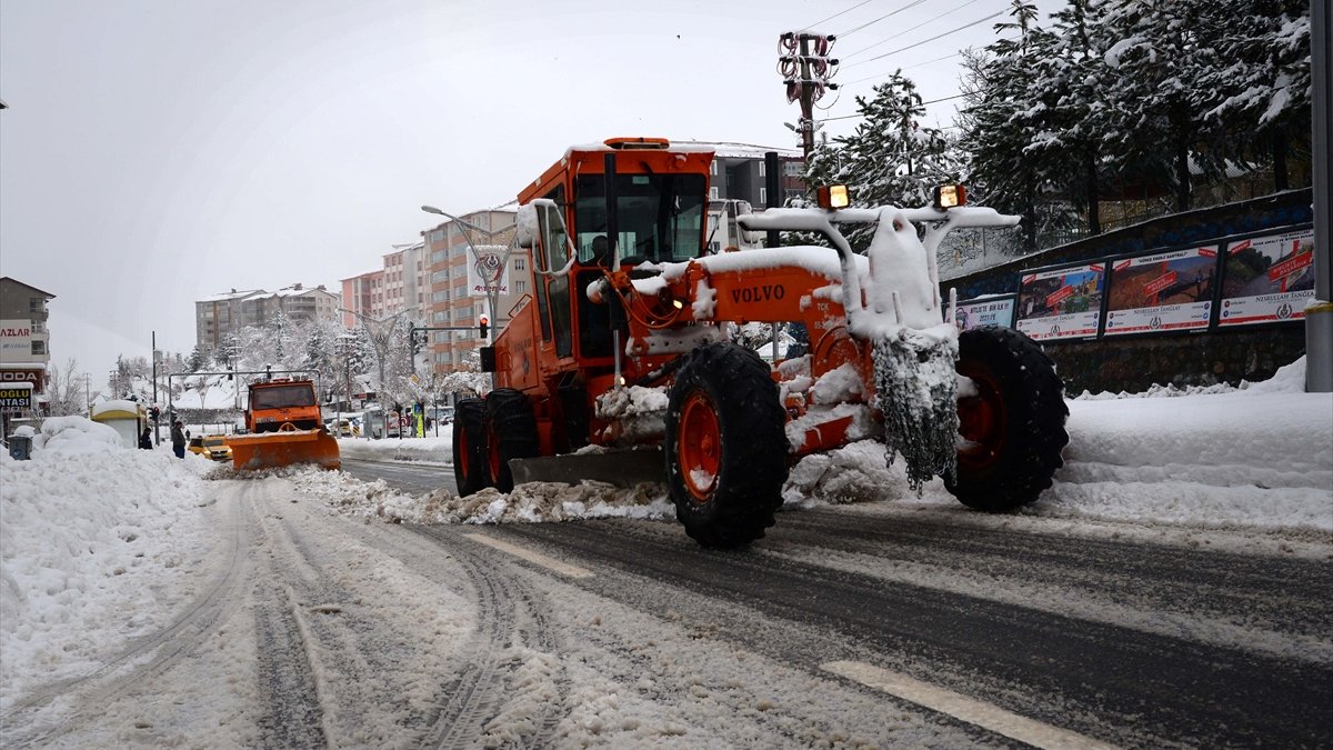 Van, Muş, Bitlis, Hakkari'de 729 yerleşim birimine ulaşım sağlanamıyor