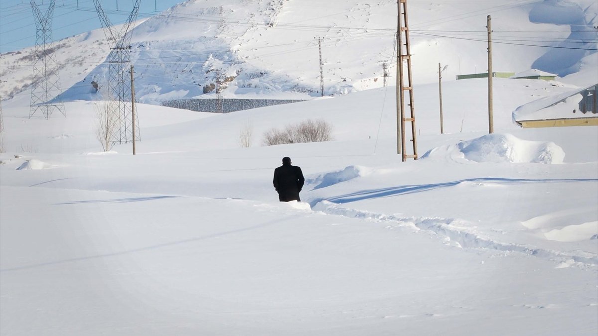 Van, Muş, Bitlis ve Hakkari'de 287 yerleşim birimine ulaşım sağlanamıyor