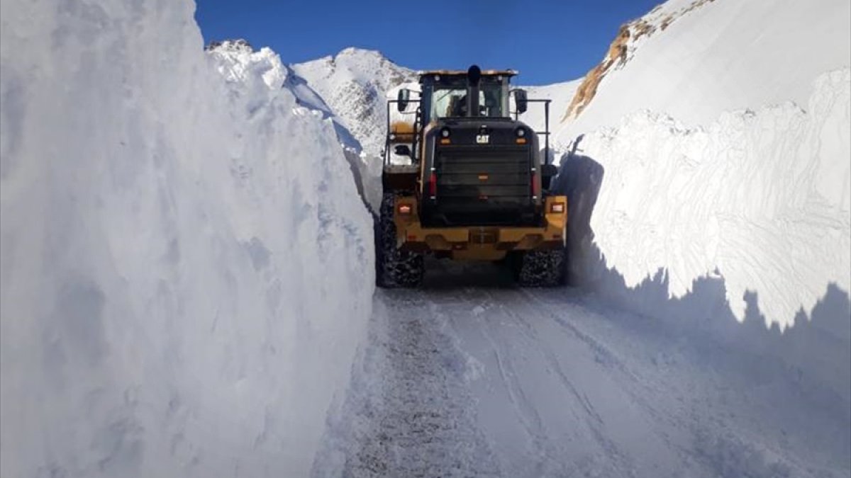 Van, Muş, Bitlis ve Hakkari'de 55 yerleşim birimine ulaşım sağlanamıyor