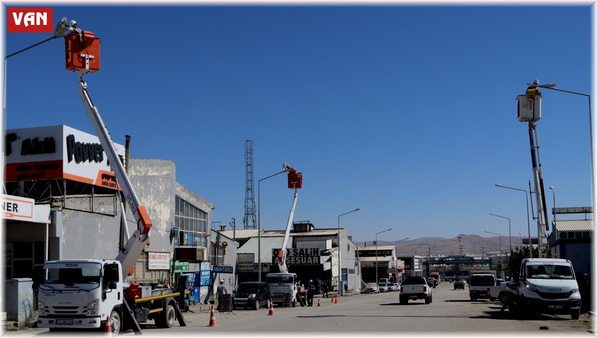 Van Oto Sanayi Sitesi'nin elektrik altyapısı yenilendi