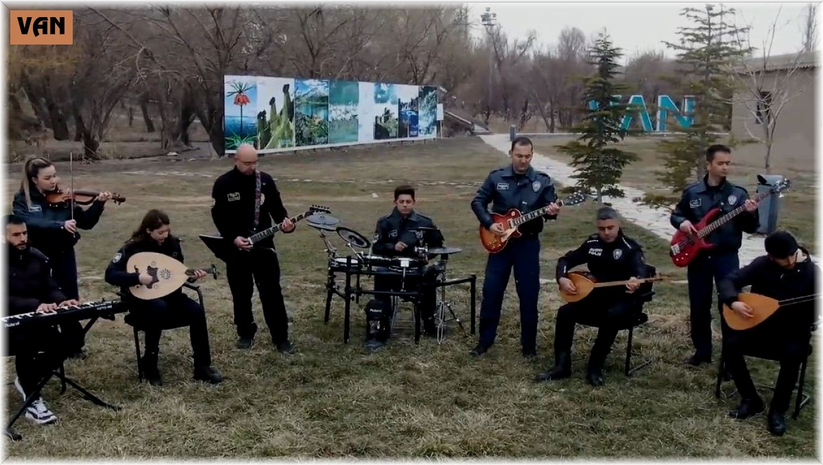 Van polisi çaldı kursiyerler seslendirdi