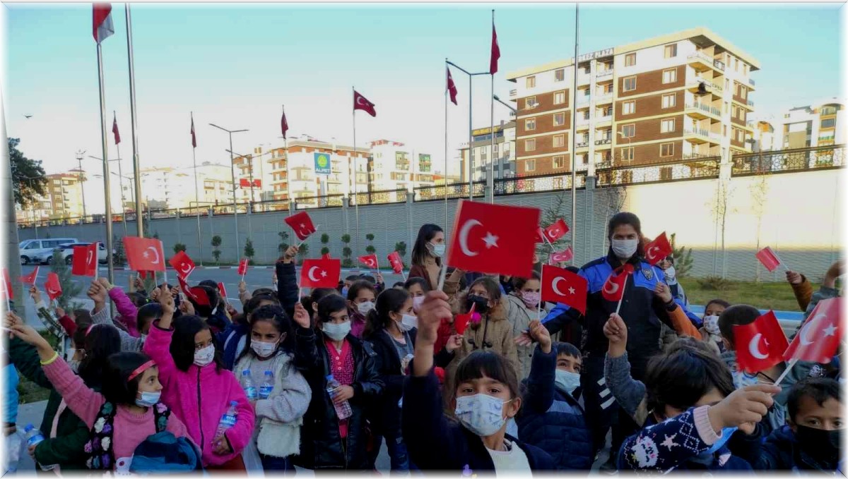 Van polisi öğrencileri sinemayla tanıştırdı