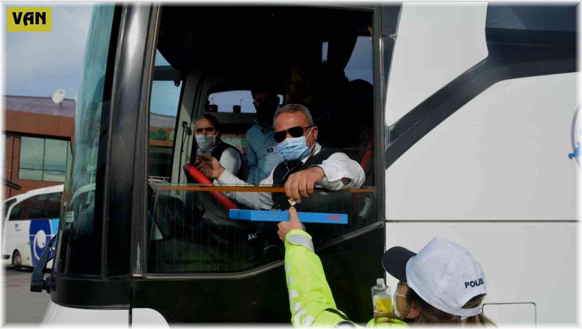 Van polisi sürücüleri unutmadı