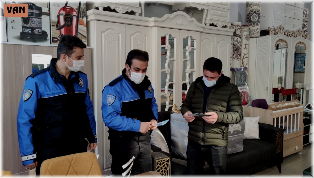 Van polisi vatandaşlara KADES' ile dolandırıcılık konularını anlatıyor