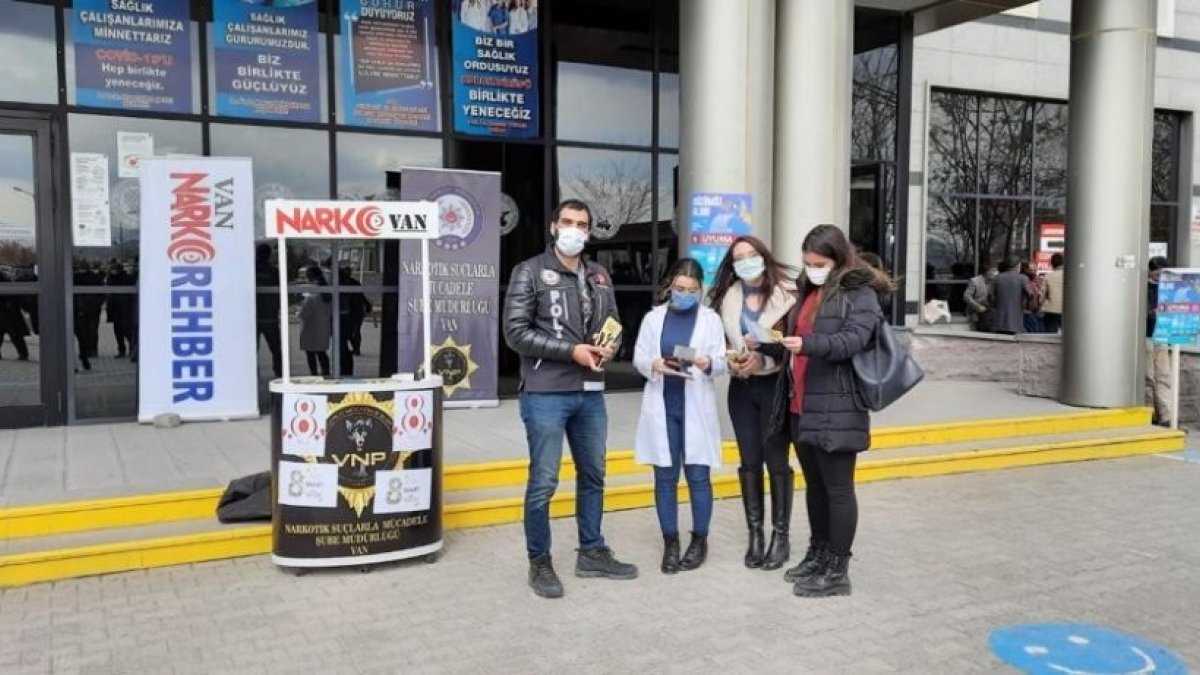 Van polisinden anne ve anne adaylarına bilgilendirme