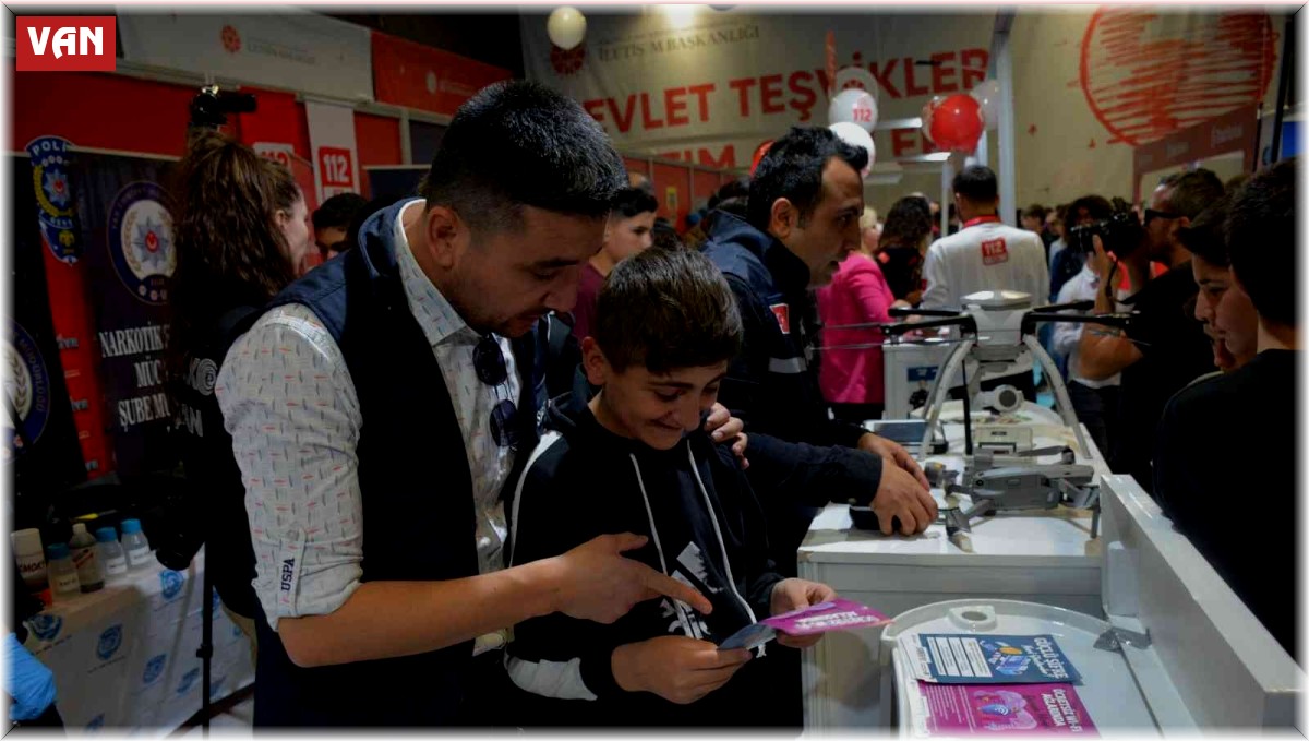 Van polisinden bilgilendirme çalışması