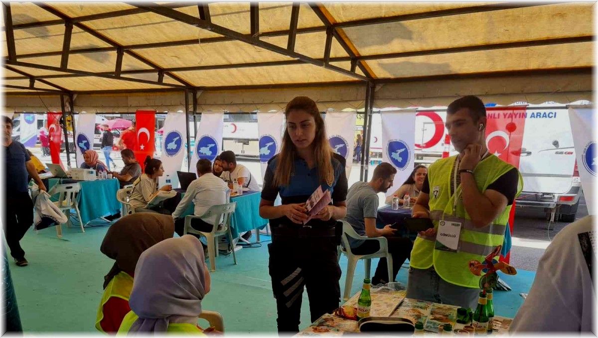 Van polisinden bilgilendirme çalışması