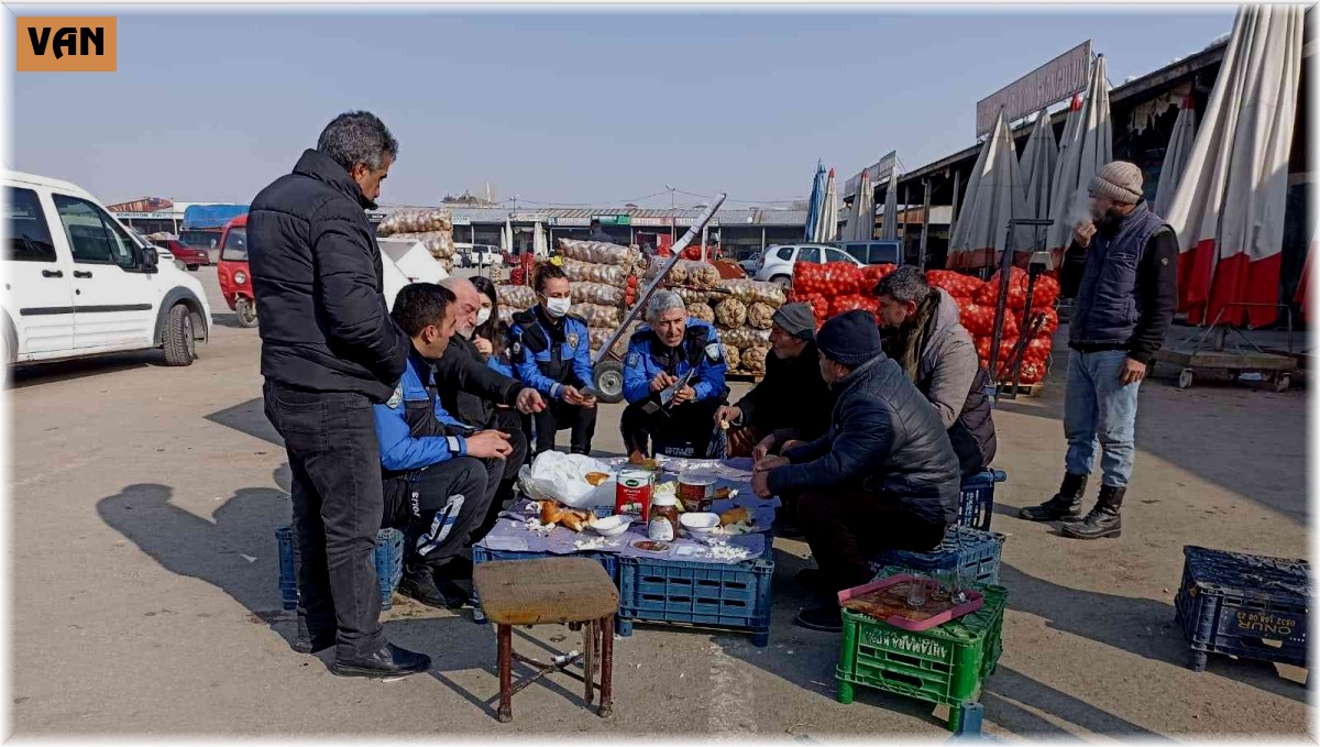 Van polisinden bilgilendirme çalışması