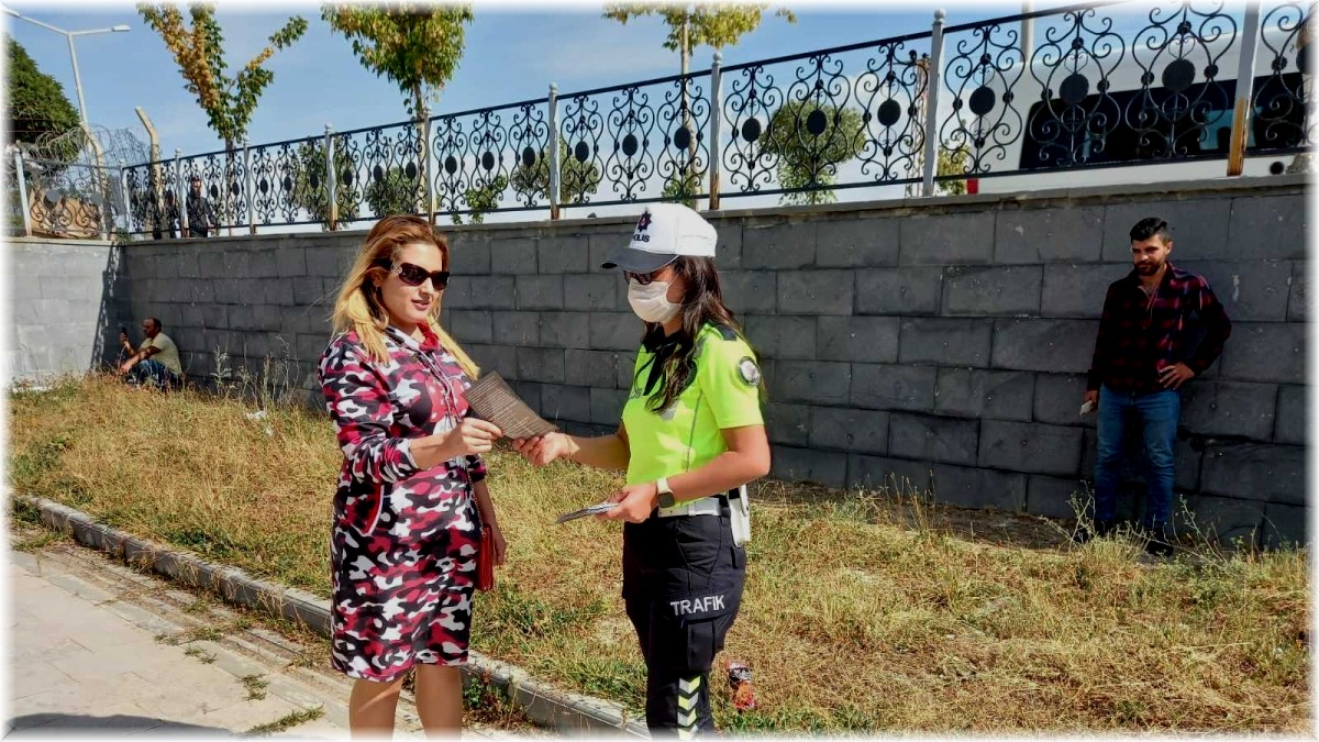 Van polisinden bilgilendirme çalışması