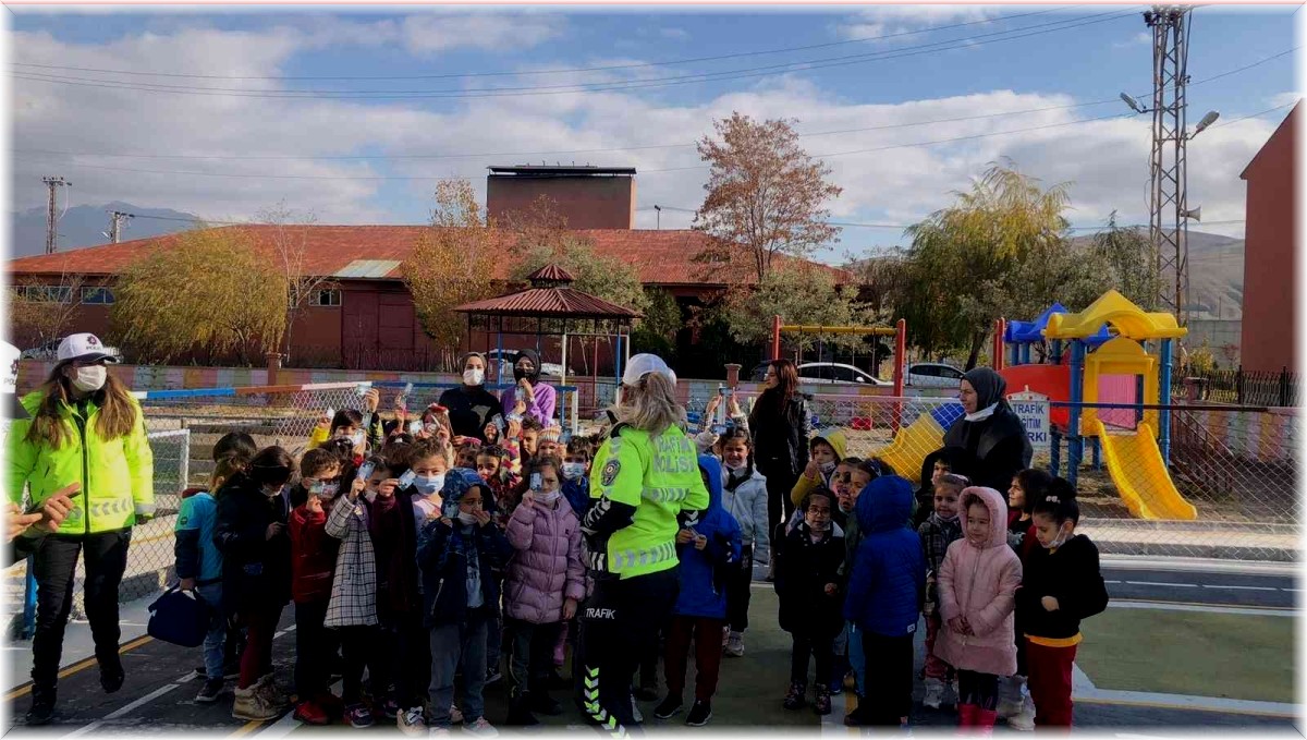 Van polisinden miniklere trafik eğitimi