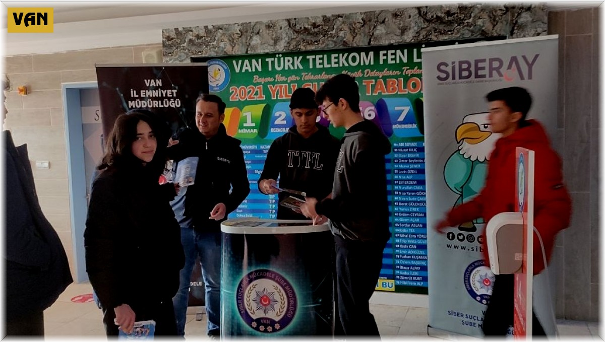 Van polisinden öğrencilere internet kullanımı eğitimi