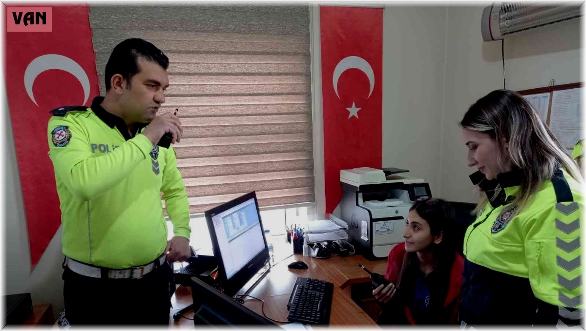 Van polisinden öğrencilere temel trafik eğitimi