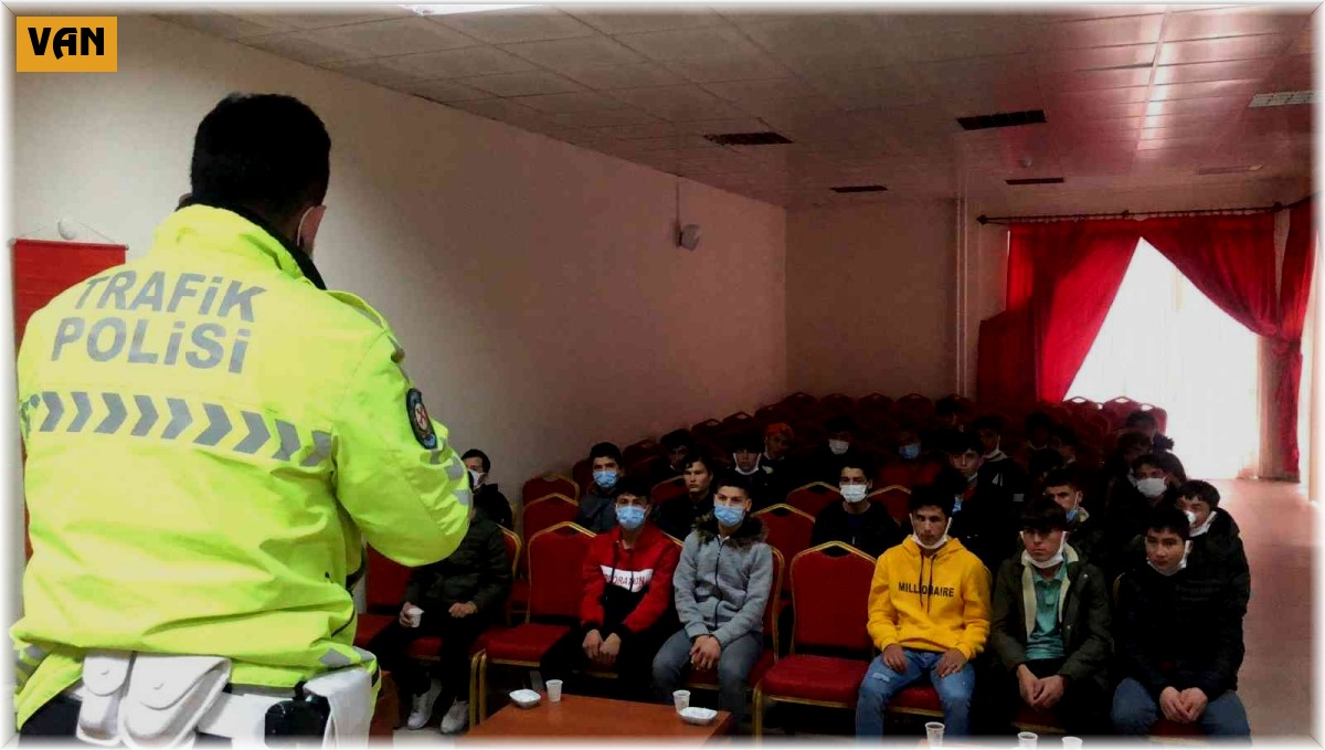 Van polisinden öğrencilere trafik eğitimi