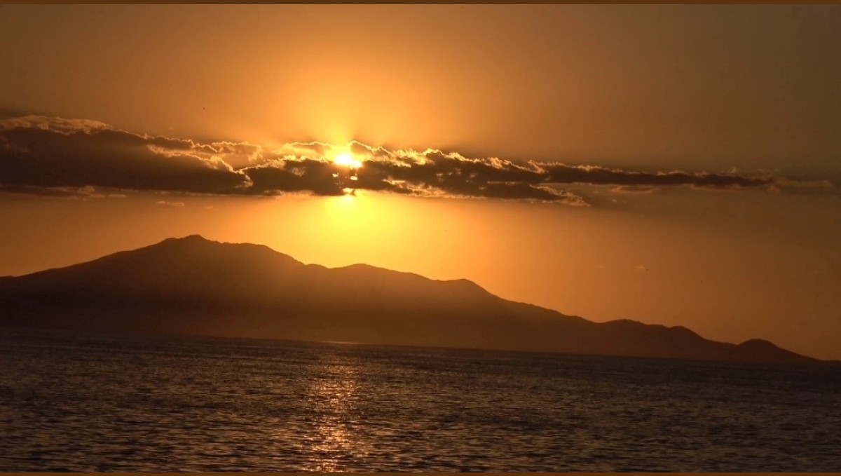 Van semalarındaki bulut geçişleri görsel şölen oluşturdu