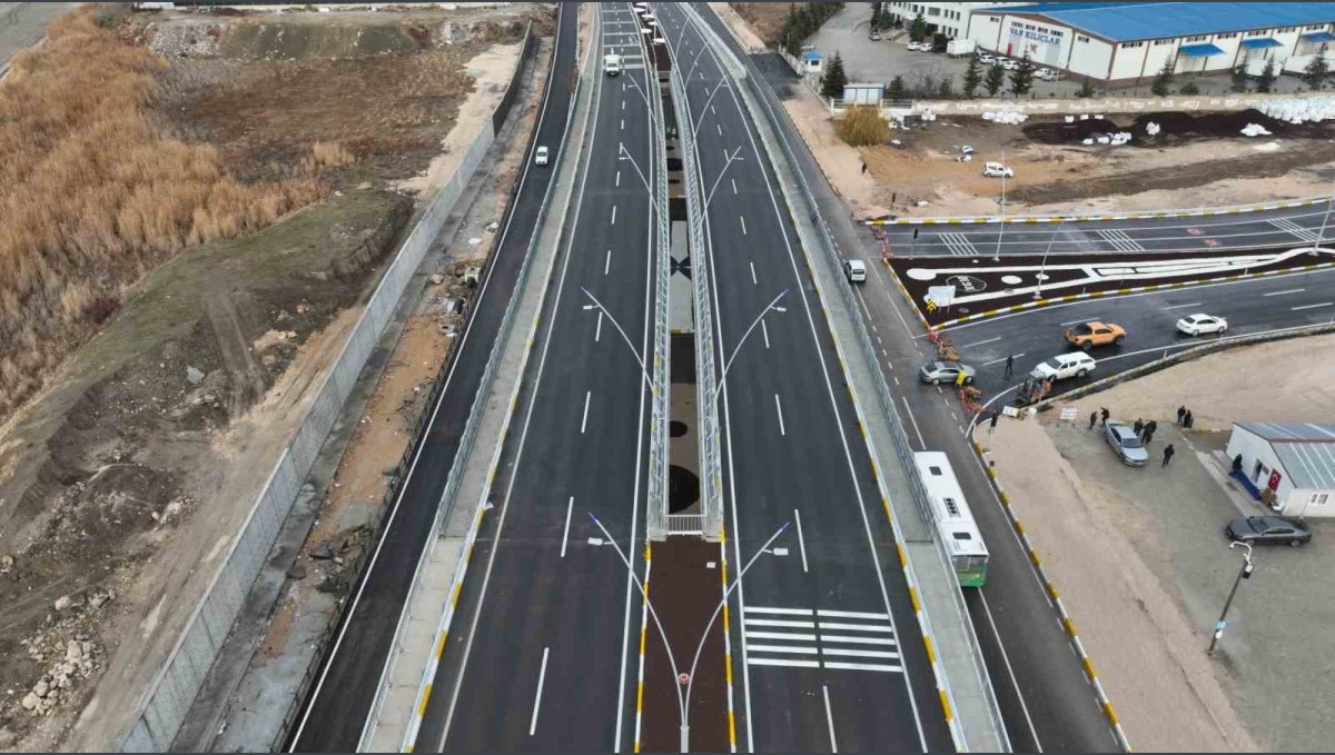 Van trafiğine nefes: Çevre yolunun 28 kilometrelik 2 etabı açılıyor