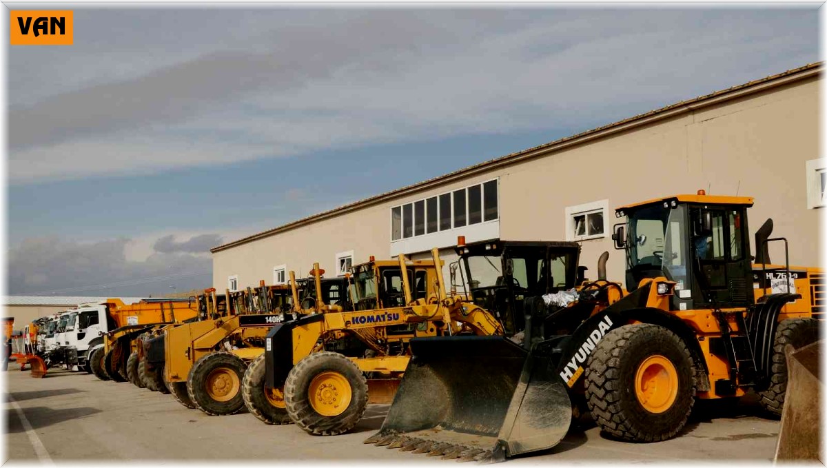 Van Valisi Bilmez'den uyarı: "Kış lastiği takmadan sefere çıkmayın"