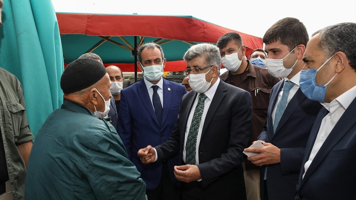 Van Valisi Bilmez Gürpınar'da Kovid-19 denetimine katıldı