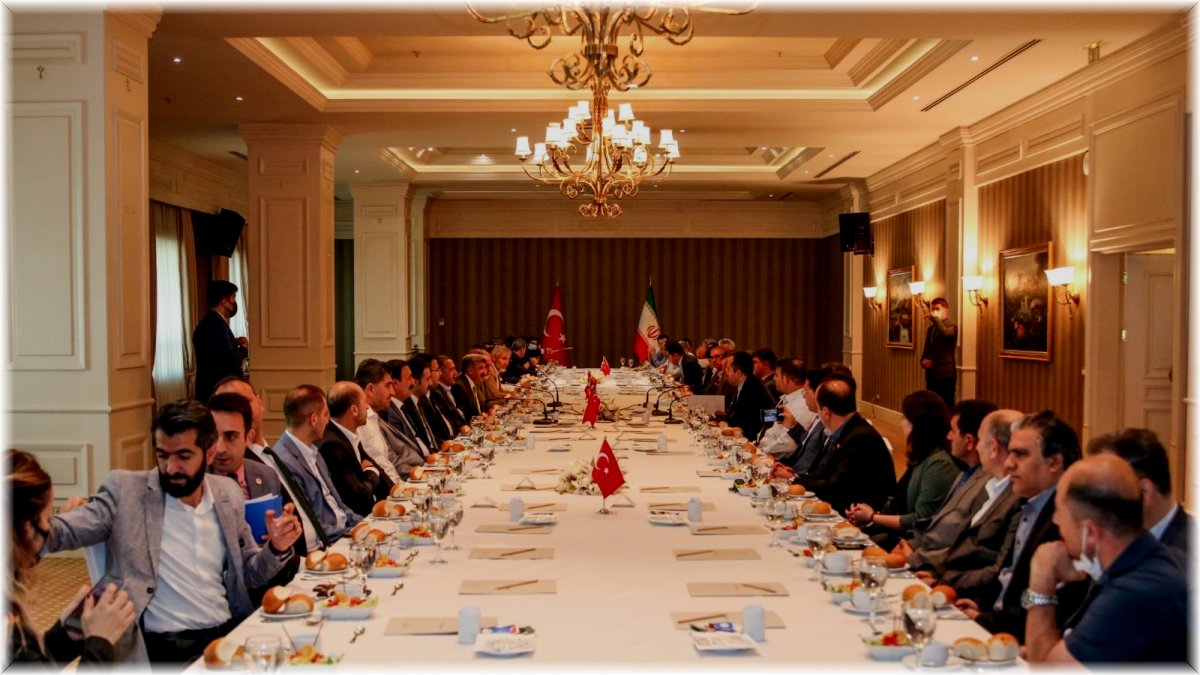 Van Valisi Bilmez, İranlı milletvekilleri ve iş adamları ile bir araya geldi