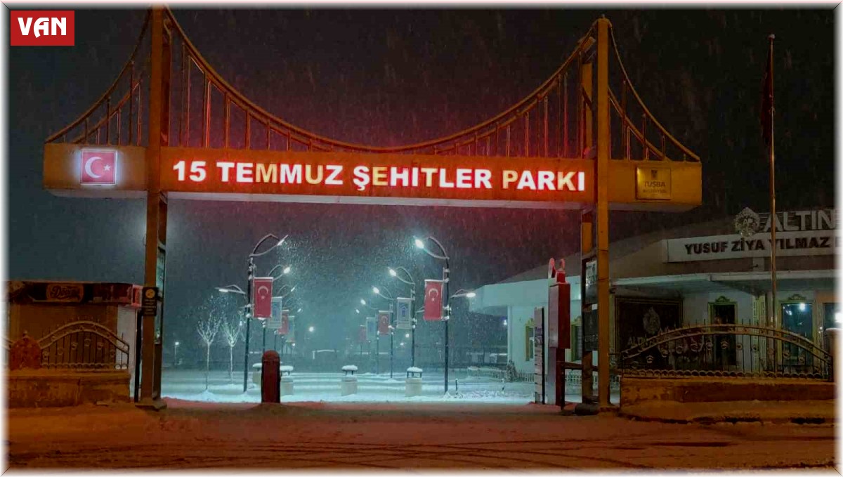 Van yağan karla beyaza büründü