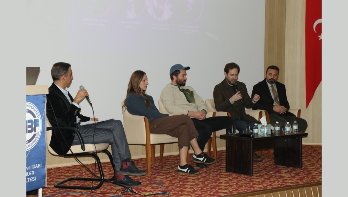 Van Yüzüncü Yıl Üniversitesi'nde ilham veren söyleşi: "Belgesel Sinema ve Fotoğraf"