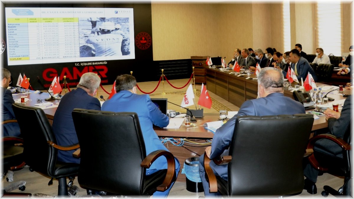 Van’da 5 yıllık elektrik yatırımları masaya yatırıldı