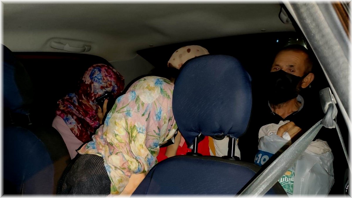 Van’da bir otomobilde 8 düzensiz göçmen yakalandı